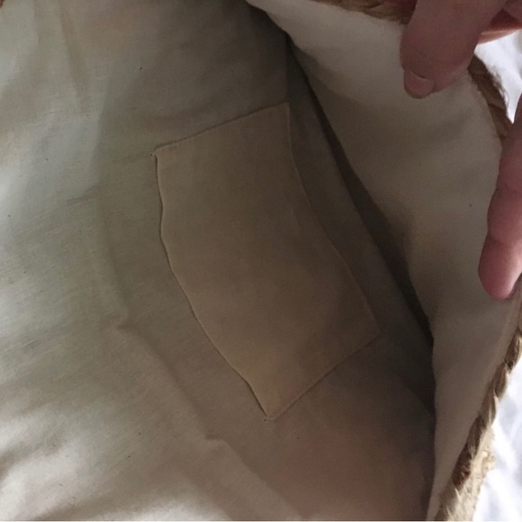 Cute Straw Clutch With Colorful Pom Poms - Picture 4 of 4